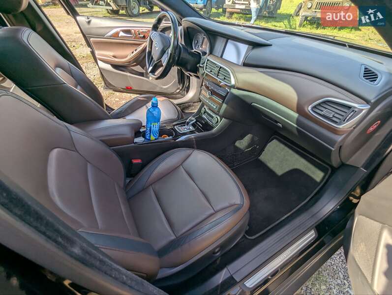 Внедорожник / Кроссовер Infiniti QX30 2016 в Ужгороде