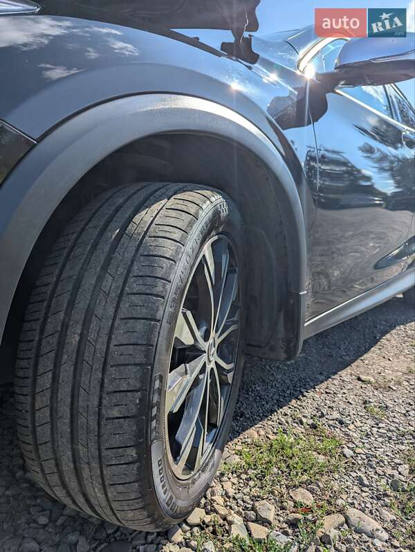 Внедорожник / Кроссовер Infiniti QX30 2016 в Ужгороде