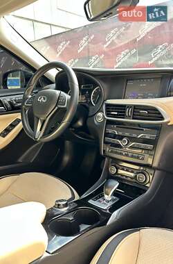 Внедорожник / Кроссовер Infiniti QX30 2018 в 