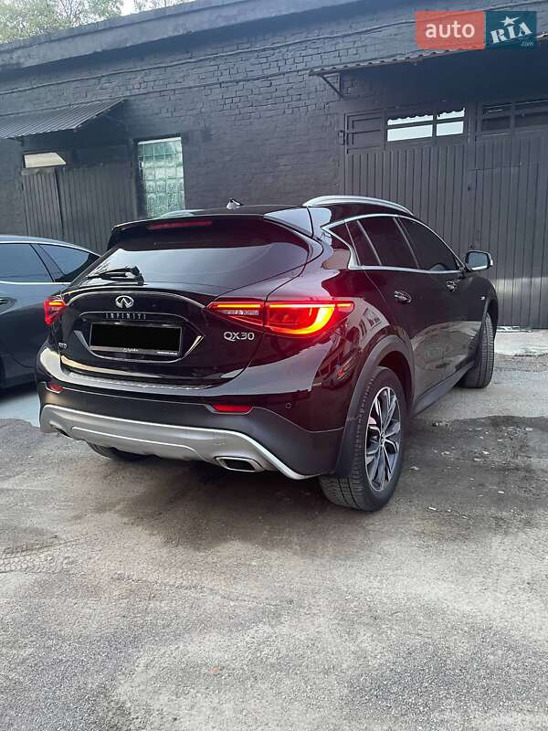 Внедорожник / Кроссовер Infiniti QX30 2016 в Львове фото 6 Внедорожник / Кроссовер Infiniti QX30 2016 в Львове