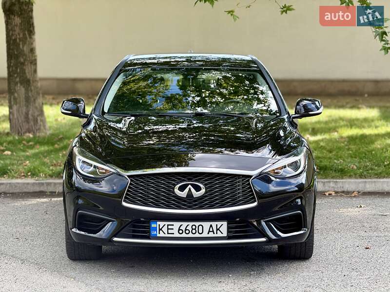 Позашляховик / Кросовер Infiniti QX30 2017 в Дніпрі