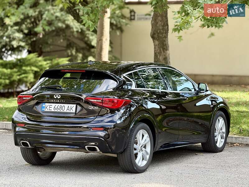 Позашляховик / Кросовер Infiniti QX30 2017 в Дніпрі
