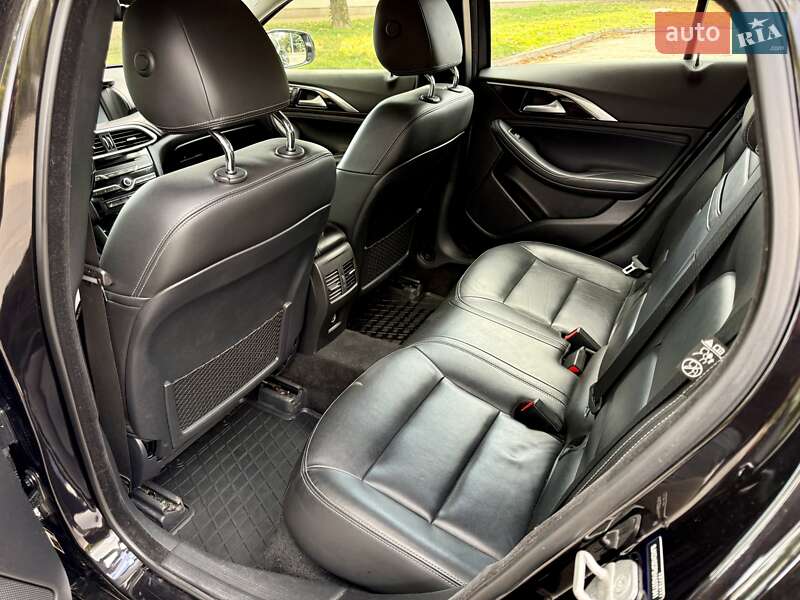 Позашляховик / Кросовер Infiniti QX30 2017 в Дніпрі