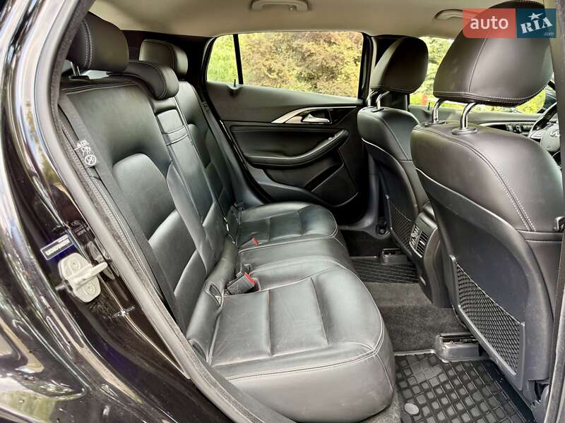 Позашляховик / Кросовер Infiniti QX30 2017 в Дніпрі