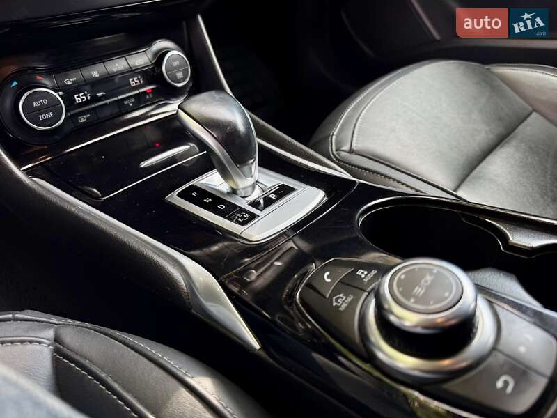 Позашляховик / Кросовер Infiniti QX30 2017 в Дніпрі