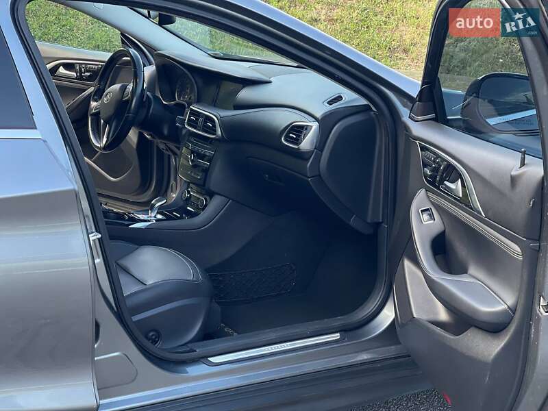 Позашляховик / Кросовер Infiniti QX30 2016 в Києві