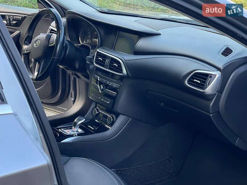 Позашляховик / Кросовер Infiniti QX30 2016 в Києві