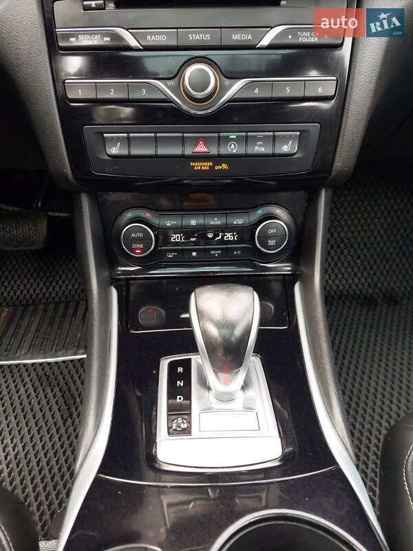 Позашляховик / Кросовер Infiniti QX30 2016 в Кременчуці