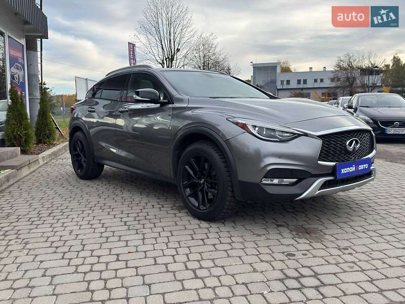 Позашляховик / Кросовер Infiniti QX30 2016 в Львові