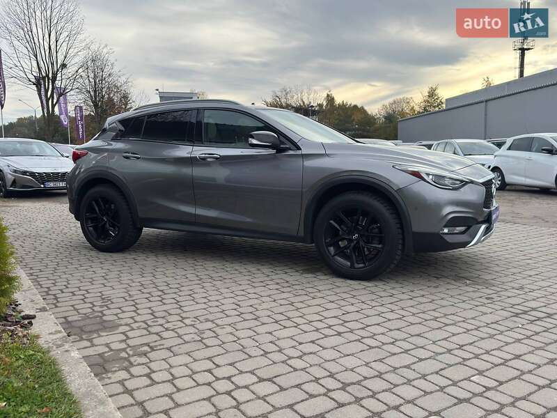 Позашляховик / Кросовер Infiniti QX30 2016 в Львові