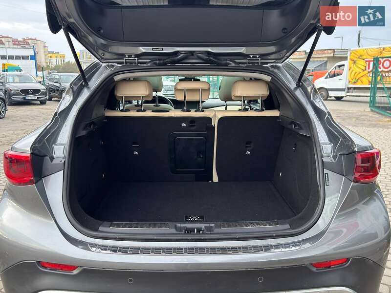 Позашляховик / Кросовер Infiniti QX30 2016 в Львові