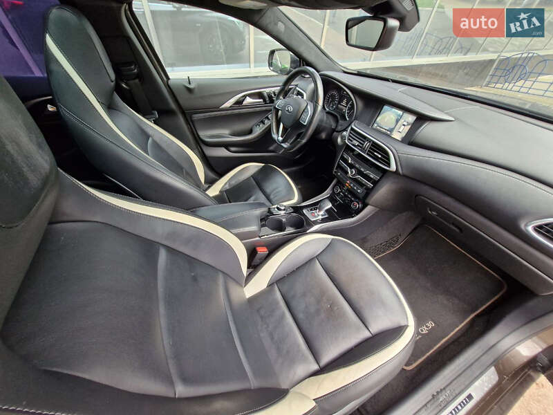 Позашляховик / Кросовер Infiniti QX30 2017 в Києві