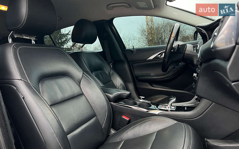 Внедорожник / Кроссовер Infiniti QX30 2016 в Львове