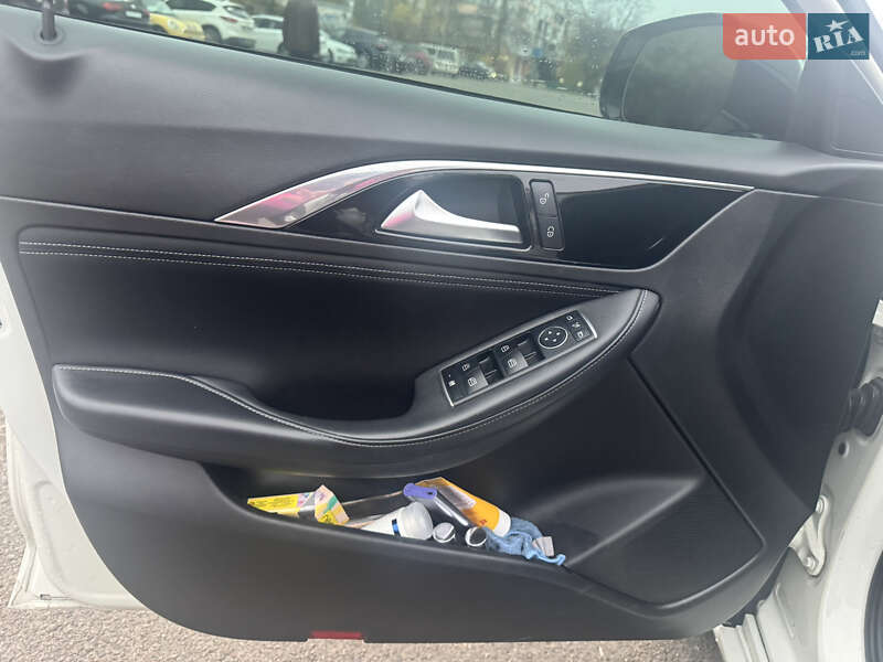 Внедорожник / Кроссовер Infiniti QX30 2017 в Киеве