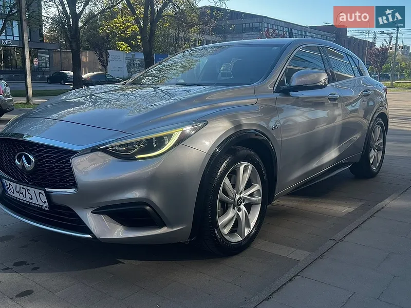 Infiniti QX30