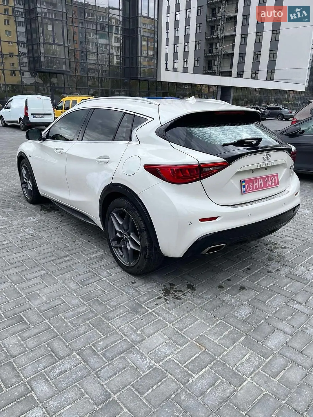 2017 Infiniti QX30 - мініатюра 2