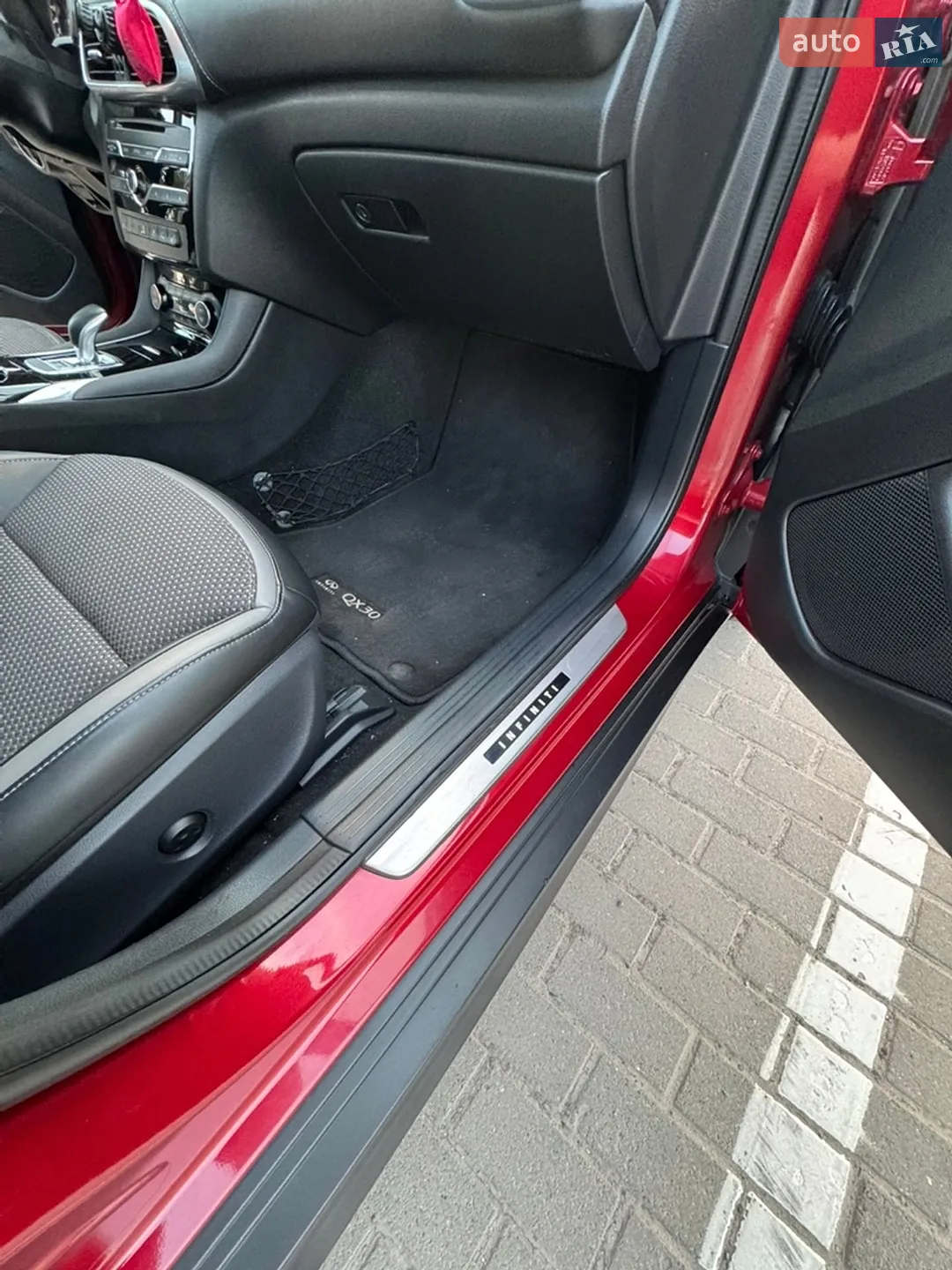 Infiniti QX30 2018 VIN SJKCH5CR4KA006987 фото оголошення 15 з 25