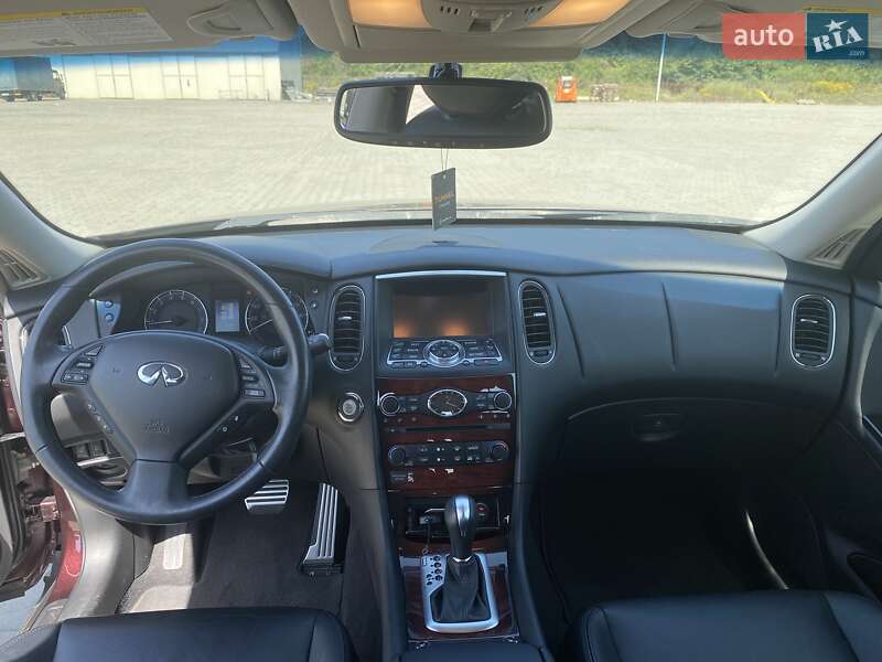 Позашляховик / Кросовер Infiniti QX50 2015 в Чернівцях