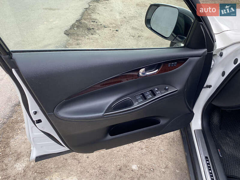 Позашляховик / Кросовер Infiniti QX50 2015 в Миколаєві