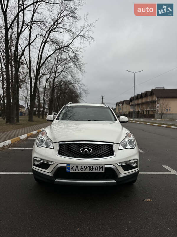 Внедорожник / Кроссовер Infiniti QX50 2015 в 