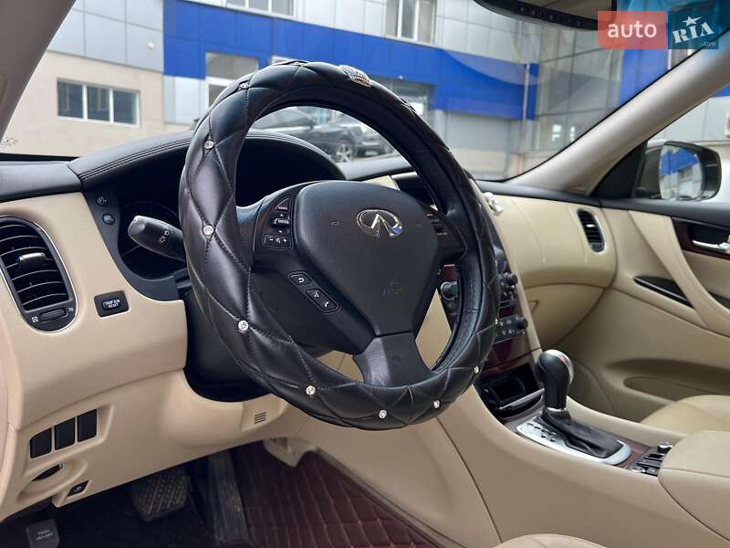 Внедорожник / Кроссовер Infiniti QX50 2016 в Одессе