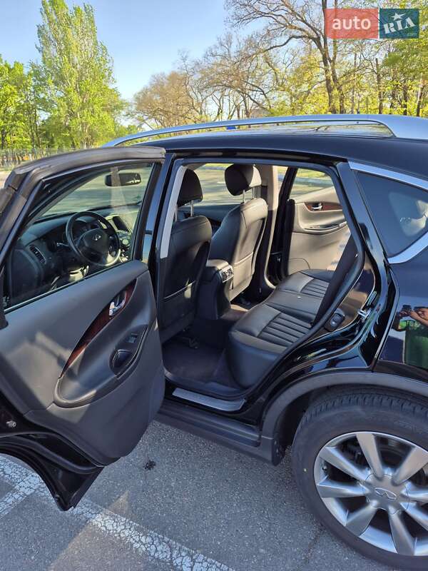 Позашляховик / Кросовер Infiniti QX50 2017 в Миколаєві