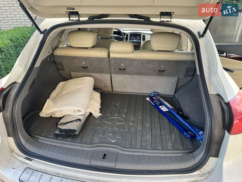 Внедорожник / Кроссовер Infiniti QX50 2017 в Киеве