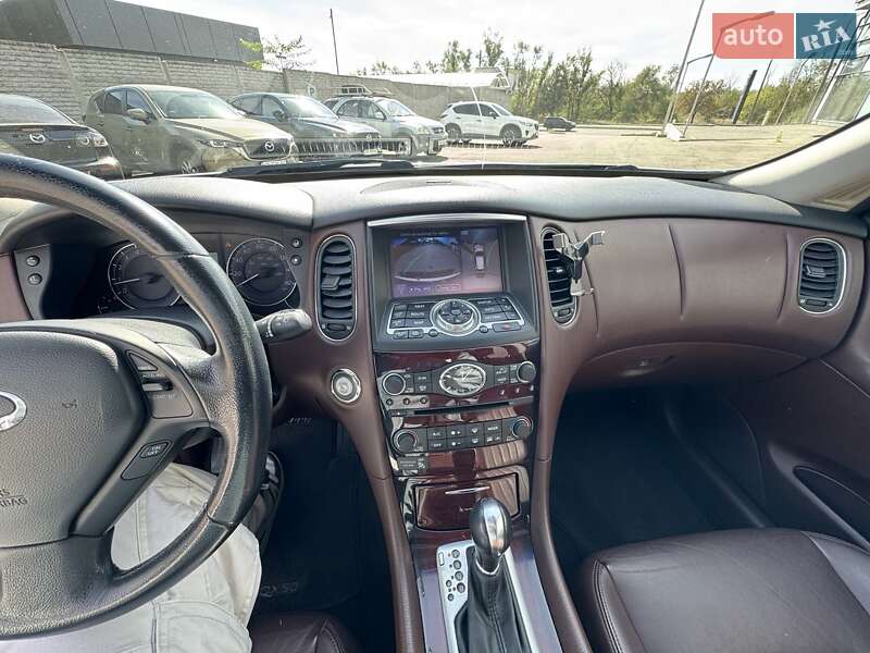 Внедорожник / Кроссовер Infiniti QX50 2016 в Запорожье