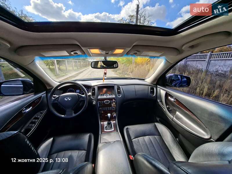 Внедорожник / Кроссовер Infiniti QX50 2016 в Золотоноше