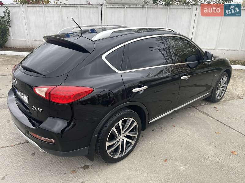 Позашляховик / Кросовер Infiniti QX50 2016 в Харкові