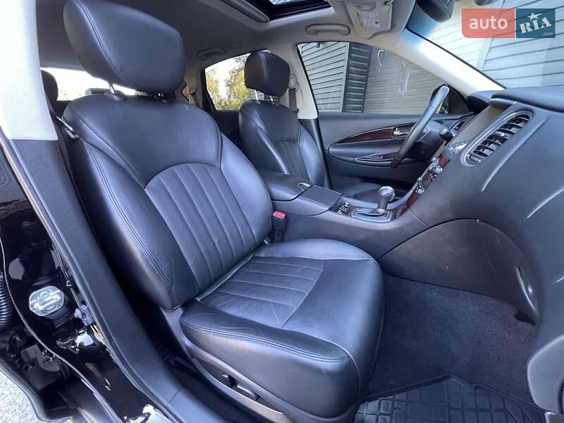 Позашляховик / Кросовер Infiniti QX50 2016 в Харкові