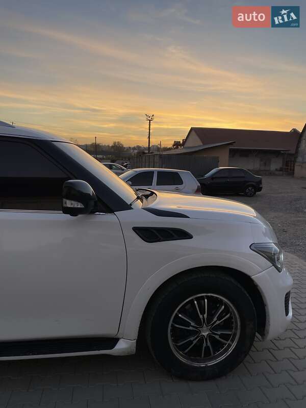 Позашляховик / Кросовер Infiniti QX56 2011 в Чернівцях
