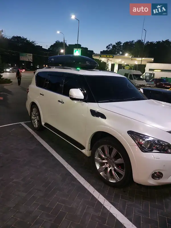 Позашляховик / Кросовер Infiniti QX56 2010 в 