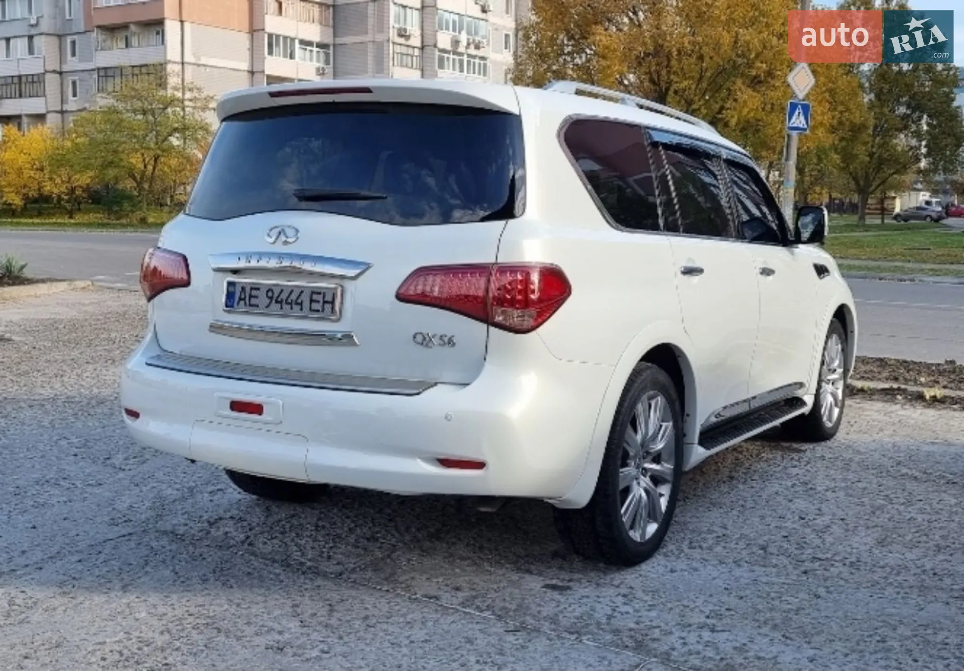 2011 Infiniti QX56 - мініатюра 3