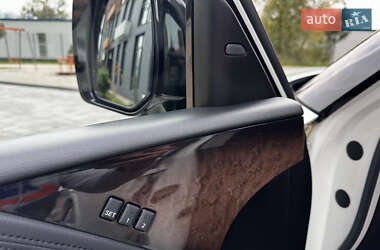 Внедорожник / Кроссовер Infiniti QX56 2011 в 