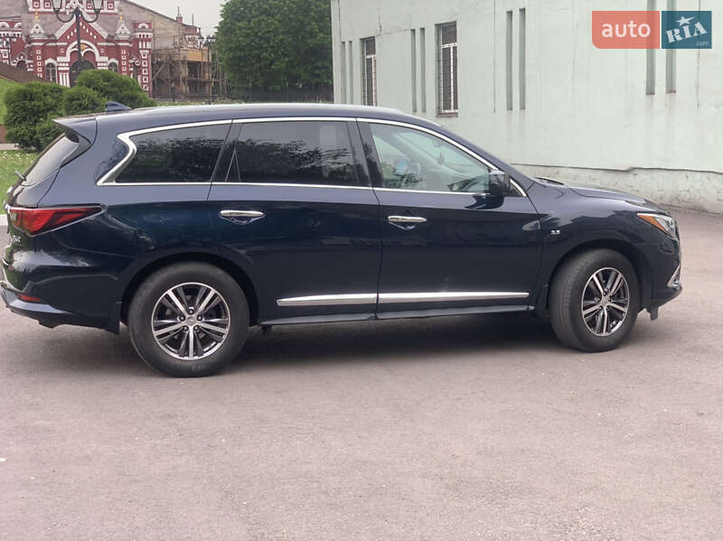 Внедорожник / Кроссовер Infiniti QX60 2018 в Каменском