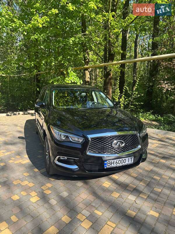 Внедорожник / Кроссовер Infiniti QX60 2017 в 