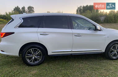 Внедорожник / Кроссовер Infiniti QX60 2016 в 