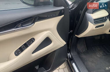 Внедорожник / Кроссовер Infiniti QX60 2022 в 