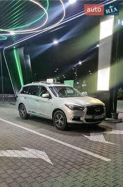 Внедорожник / Кроссовер Infiniti QX60 2016 в 