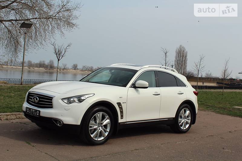 Infiniti QX70 2016 года