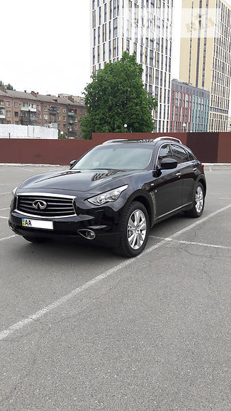 Infiniti QX70 2013 года
