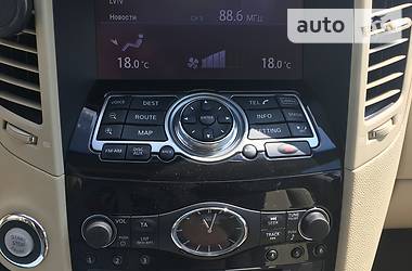 Позашляховик / Кросовер Infiniti QX70 2015 в 