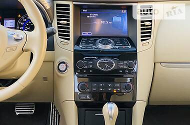 Позашляховик / Кросовер Infiniti QX70 2014 в 