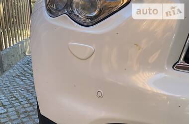 Позашляховик / Кросовер Infiniti QX70 2012 в 