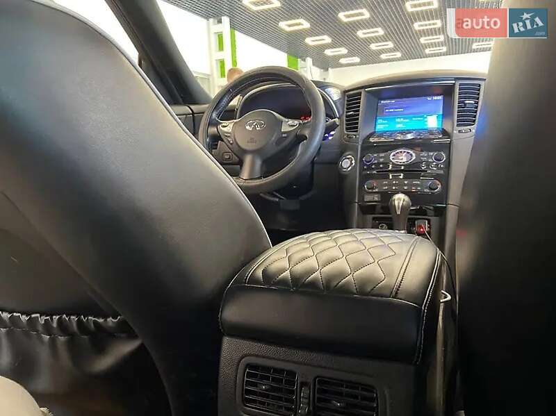 Внедорожник / Кроссовер Infiniti QX70 2016 в Одессе