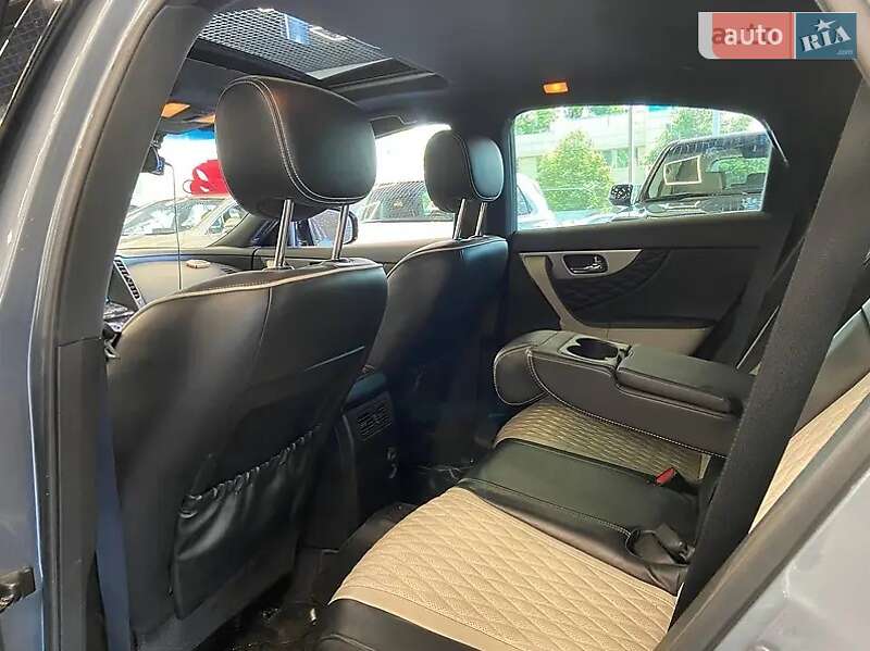 Внедорожник / Кроссовер Infiniti QX70 2016 в Одессе