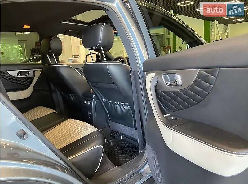 Внедорожник / Кроссовер Infiniti QX70 2016 в Одессе