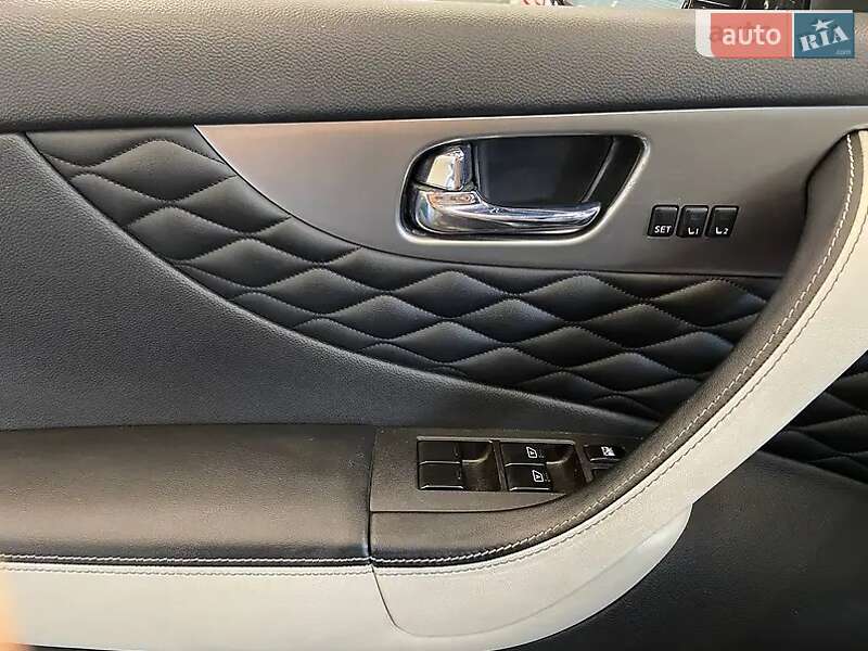 Внедорожник / Кроссовер Infiniti QX70 2016 в Одессе