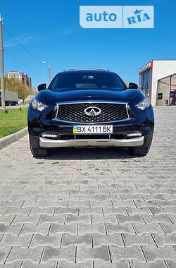 Внедорожник / Кроссовер Infiniti QX70 2016 в 